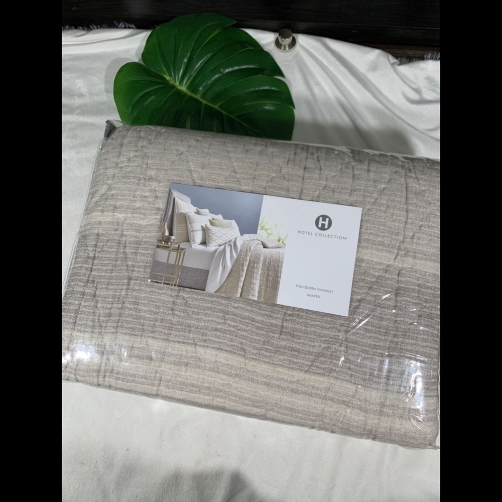 NIB Hotel Collection Honeycomb Full/Queen Coverlet in Linen/Cotton